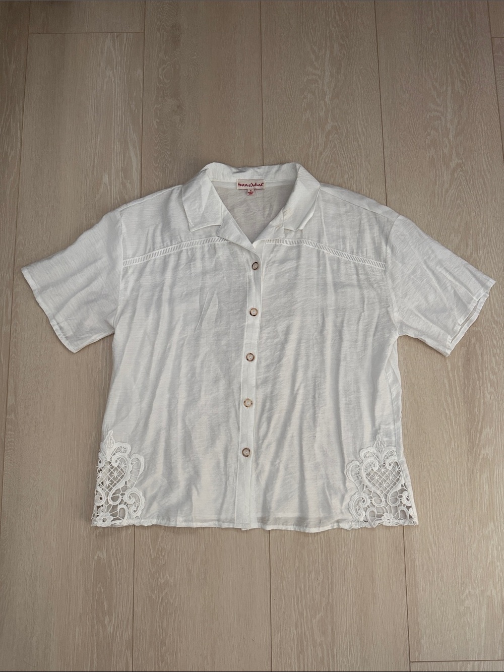 ✨Hester & Orchard White Short-Sleeve Button-Down Blouse with Lace Trim